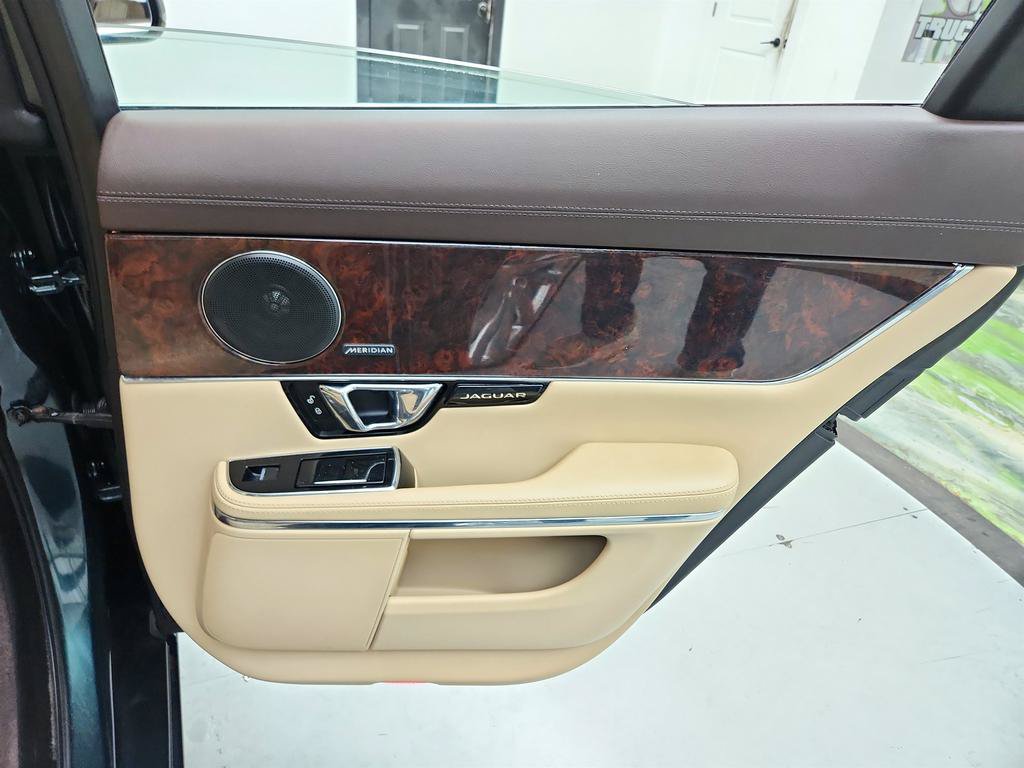 Used 2015 Jaguar XJ AWD image 30