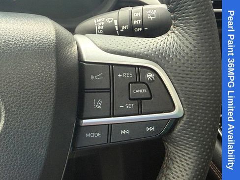Used 2025 Toyota Sienna Limited FWD image 22