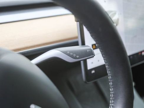 Used 2021 Tesla Model Y Long Range image 19