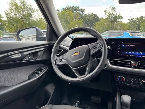 Used 2025 Chevrolet TrailBlazer LT FWD image 33