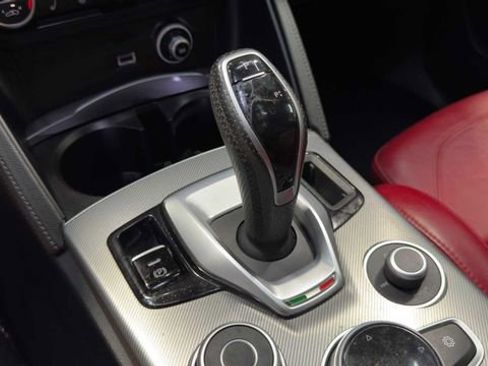 Used 2022 Alfa Romeo Stelvio Veloce AWD/4WD image 33