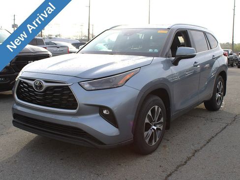 Used 2023 Toyota Highlander XLE image 1