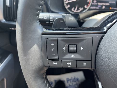Used 2025 Nissan Pathfinder SL w/ SL Premium Package AWD/4WD image 22