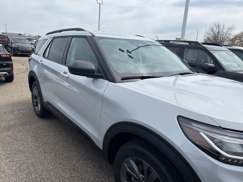 New 2026 Ford Explorer Active w/ Active Comfort Package AWD/4WD image 9