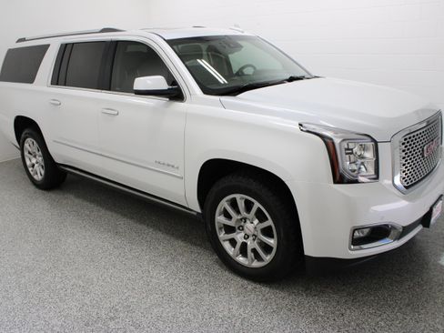 Used 2016 GMC Yukon XL Denali w/ Open Road Package AWD/4WD image 4