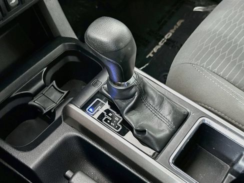 Used 2018 Toyota Tacoma SR5 RWD image 19