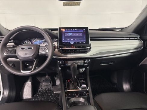 Certified 2024 Jeep Compass Limited image 31