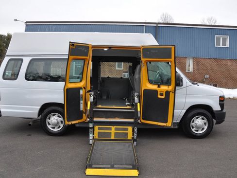 Used 2014 Ford E-250 and Econoline 250 Extended w/ Power Group RWD image 25