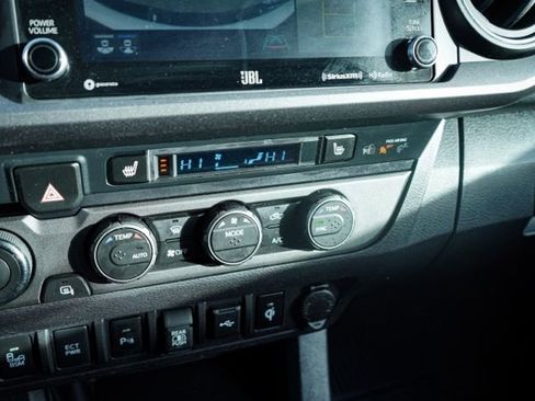 Used 2022 Toyota Tacoma TRD Off-Road image 27