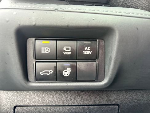 Used 2025 Toyota Highlander Platinum image 18