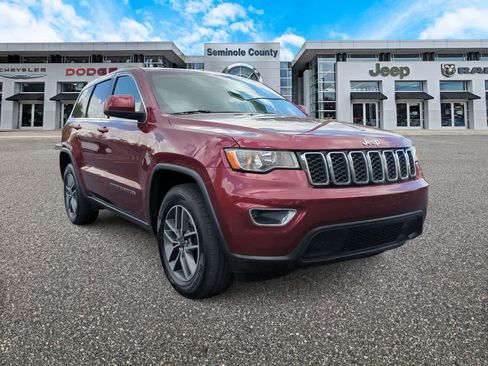 Used 2019 Jeep Grand Cherokee Laredo w/ Laredo X Package RWD image 2