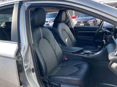 Used 2022 Toyota Camry SE w/ Cold Weather Package image 9
