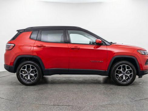 Used 2025 Jeep Compass Limited AWD/4WD image 11