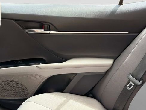 Used 2020 Toyota Camry LE FWD image 13