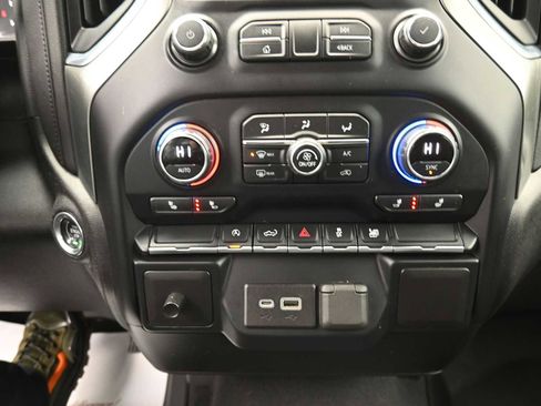 Used 2021 Chevrolet Silverado 1500 LT image 9