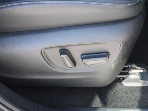 Used 2024 Toyota Highlander Limited image 22