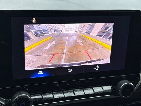 Used 2024 Chevrolet Colorado LT w/ LT Convenience Package image 16