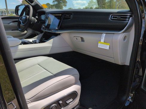 New 2026 Jeep Grand Wagoneer L 4WD image 26