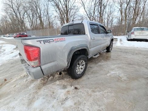 Used 2016 Toyota Tacoma TRD Off-Road w/ Premium & Technology Package image 4