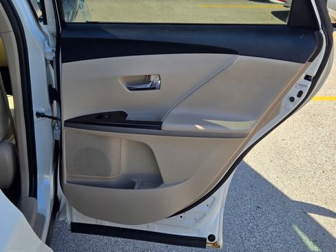 Used 2010 Toyota Venza FWD image 13