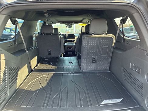 New 2026 Chevrolet Suburban High Country image 28