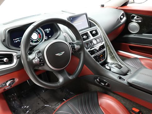 Used 2017 Aston Martin DB11 V12 RWD image 24