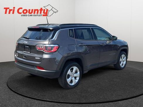 Used 2018 Jeep Compass Latitude w/ Cold Weather Group AWD/4WD image 7