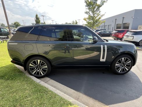 Used 2025 Land Rover Range Rover Autobiography AWD/4WD image 8
