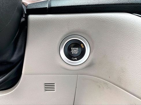 Used 2023 Chrysler Voyager LX FWD image 38