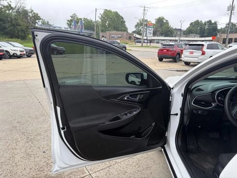 Used 2022 Chevrolet Malibu LT FWD image 10