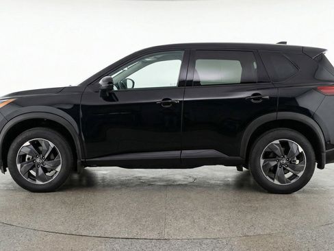 Used 2025 Nissan Rogue SV image 5