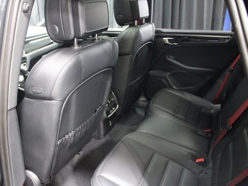 Used 2025 Porsche Macan AWD/4WD image 33