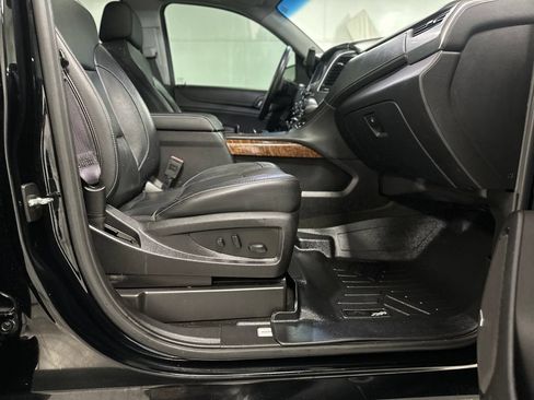 Used 2017 Chevrolet Suburban Premier RWD image 24