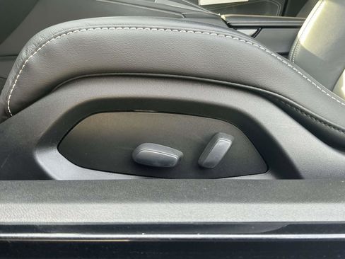 Used 2024 Chevrolet Corvette Stingray Convertible w/ 1LT image 11