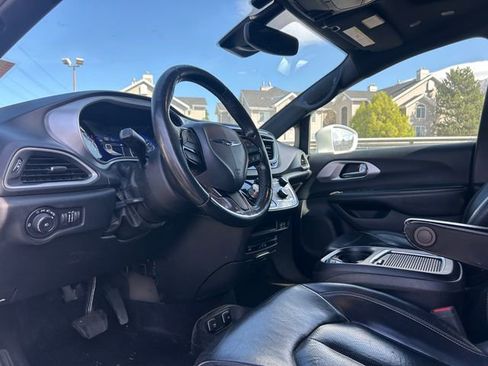 Used 2020 Chrysler Pacifica Touring-L Plus FWD image 24