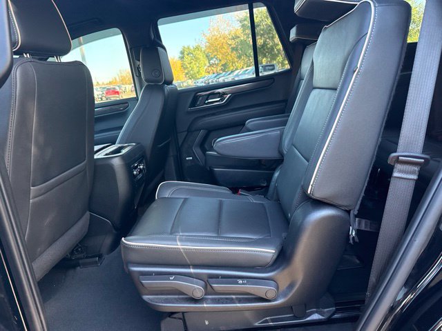 Used 2025 GMC Yukon Elevation w/ LPO, Elevation Black Package AWD/4WD image 18