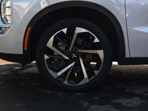 Used 2023 Mitsubishi Outlander SE image 12