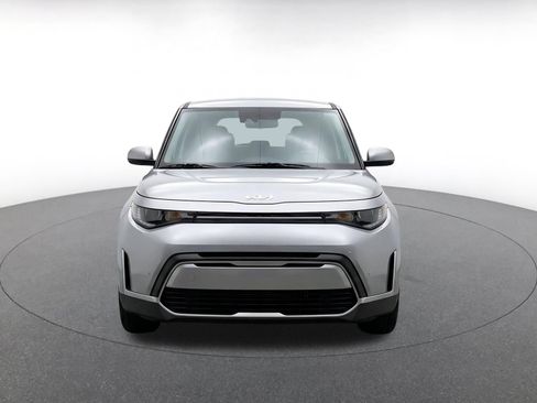 Used 2025 Kia Soul LX w/ LX Technology Package FWD image 2