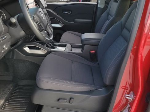 Used 2024 Nissan Frontier SV w/ SV Convenience Package image 6