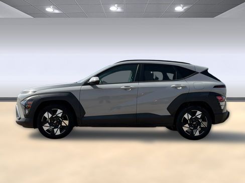 Used 2024 Hyundai Kona SEL FWD image 2