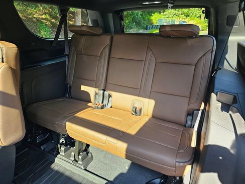 New 2026 Chevrolet Suburban High Country AWD/4WD image 18