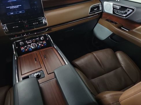 Used 2022 Lincoln Navigator L Reserve RWD image 11