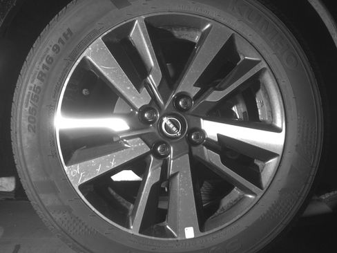 Used 2025 Nissan Versa SV FWD image 13