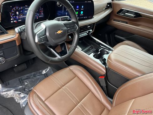 Used 2025 Chevrolet Suburban High Country AWD/4WD image 19