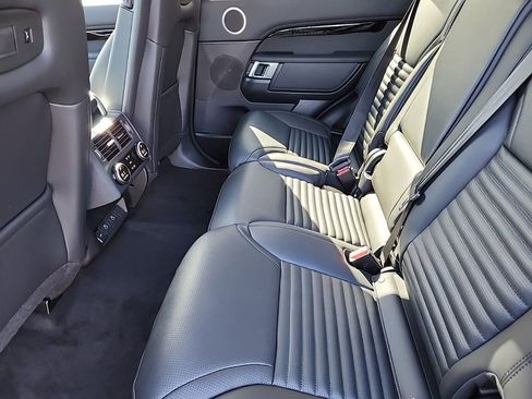 Certified 2025 Land Rover Discovery S image 5