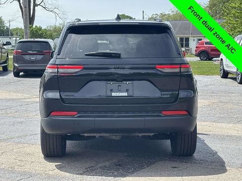Used 2023 Jeep Grand Cherokee Limited w/ Black Appearance Package AWD/4WD image 34