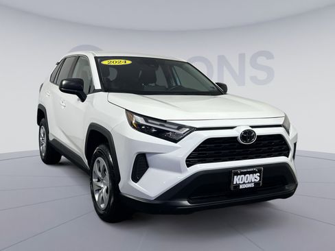 Used 2024 Toyota RAV4 LE image 10