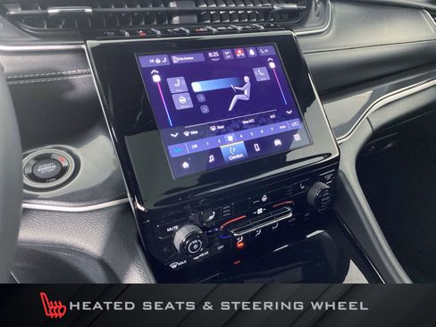 Used 2023 Jeep Grand Cherokee Altitude image 6