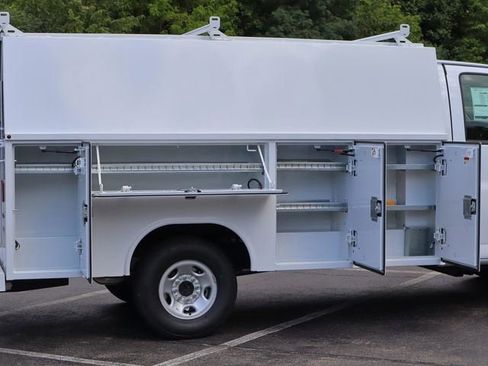 New 2024 Chevrolet Express 3500 w/ Power Convenience Package image 17