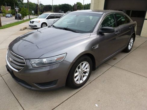 Used 2014 Ford Taurus SE FWD image 4